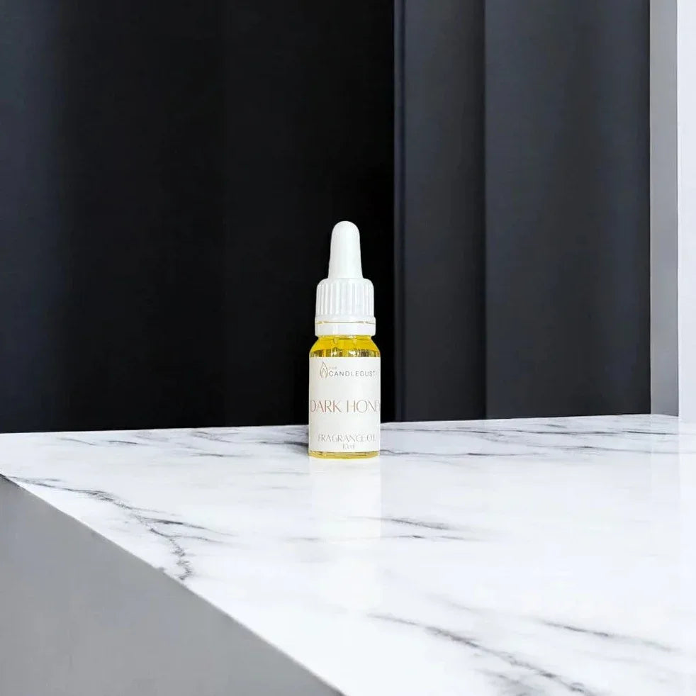 Huile parfumĂ©e dâintĂ©rieur prĂ©sentĂ©e dans un flacon Ă©lĂ©gant, idĂ©e cadeau idĂ©ale pour crĂ©er une ambiance cosy et soignĂ©e â KoolKado